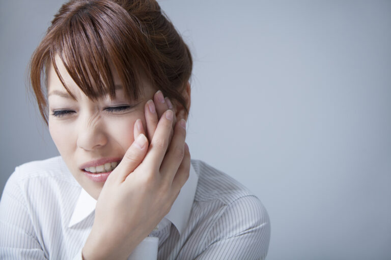 親知らずが痛い！腫れる！その原因について解説