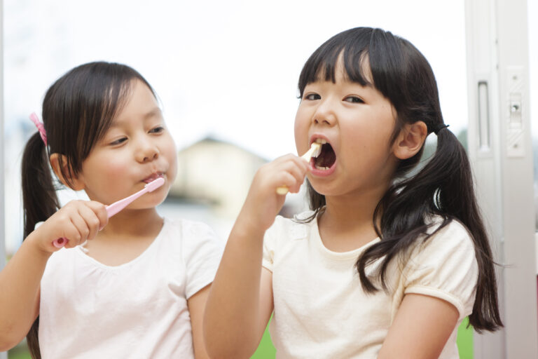 正しい仕上げ磨きでお子さまの歯を守っていきましょう