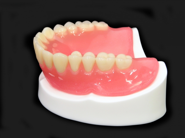 金属アレルギーの人の歯科治療、入れ歯の作製は可能？